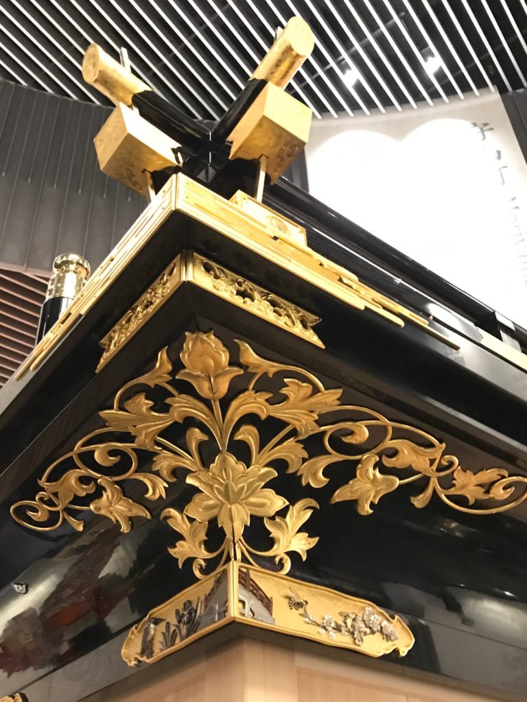 Decorative metal fittings of festival float (23.7K gold leaf on the bronze) 曳山装飾金具(五毛色金箔、銅板)