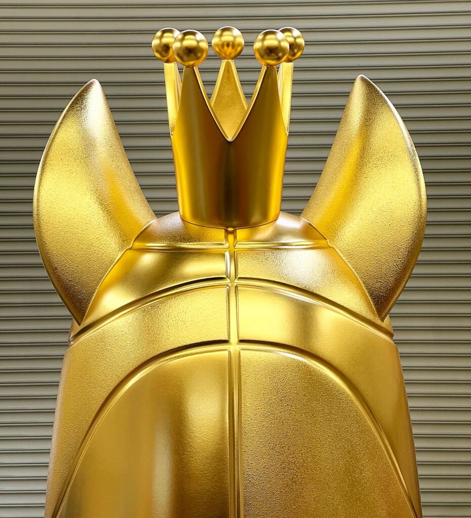 The gilded surface contrasting with base coating(23.4K gold leaf on FRP)　下地塗装でコントラストを付けた面への箔押し(一号色金箔、FRP)